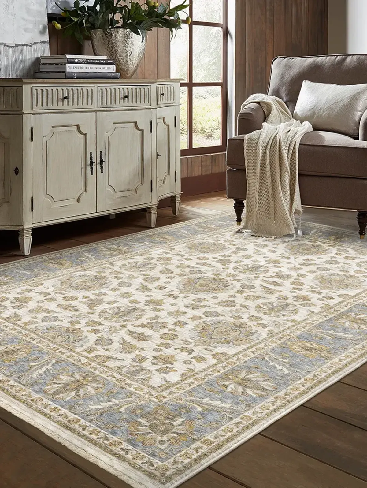 Maharaja 2' x 3' Ivory Rug