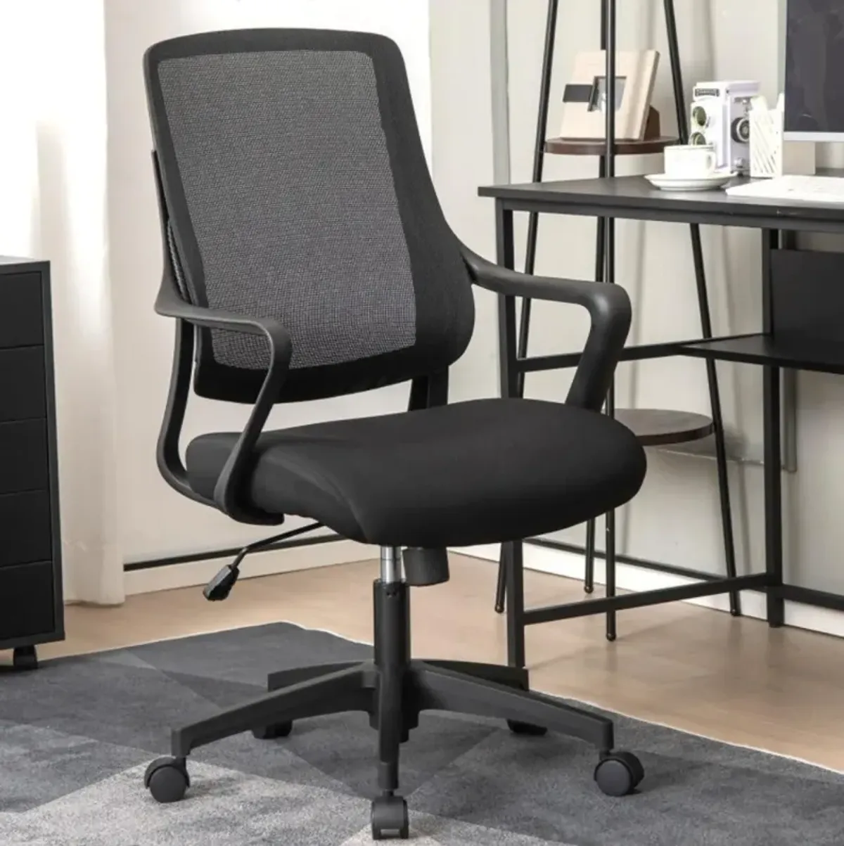 Hivvago Modern Breathable Mesh Chair with Curved Backrest and Armrest-Black