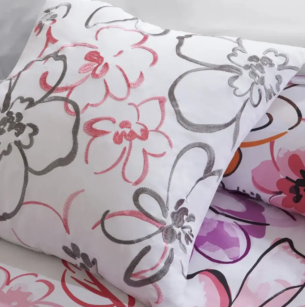 Gracie Mills Lysandra Floral Print Comforter Set