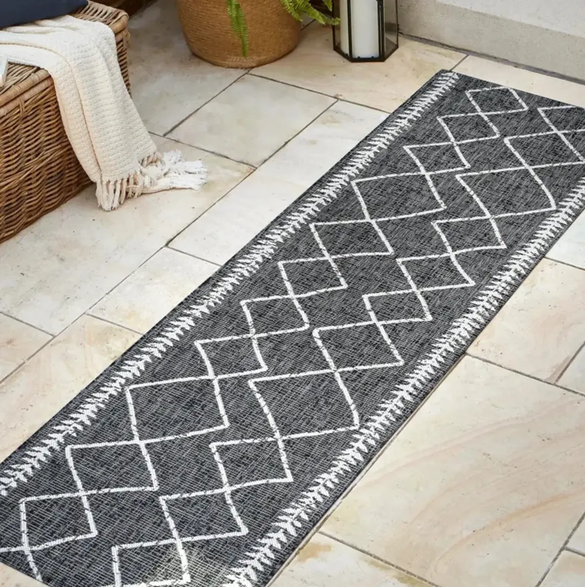 Derya Tribal Diamond Trellis Indoor/Outdoor Area Rug