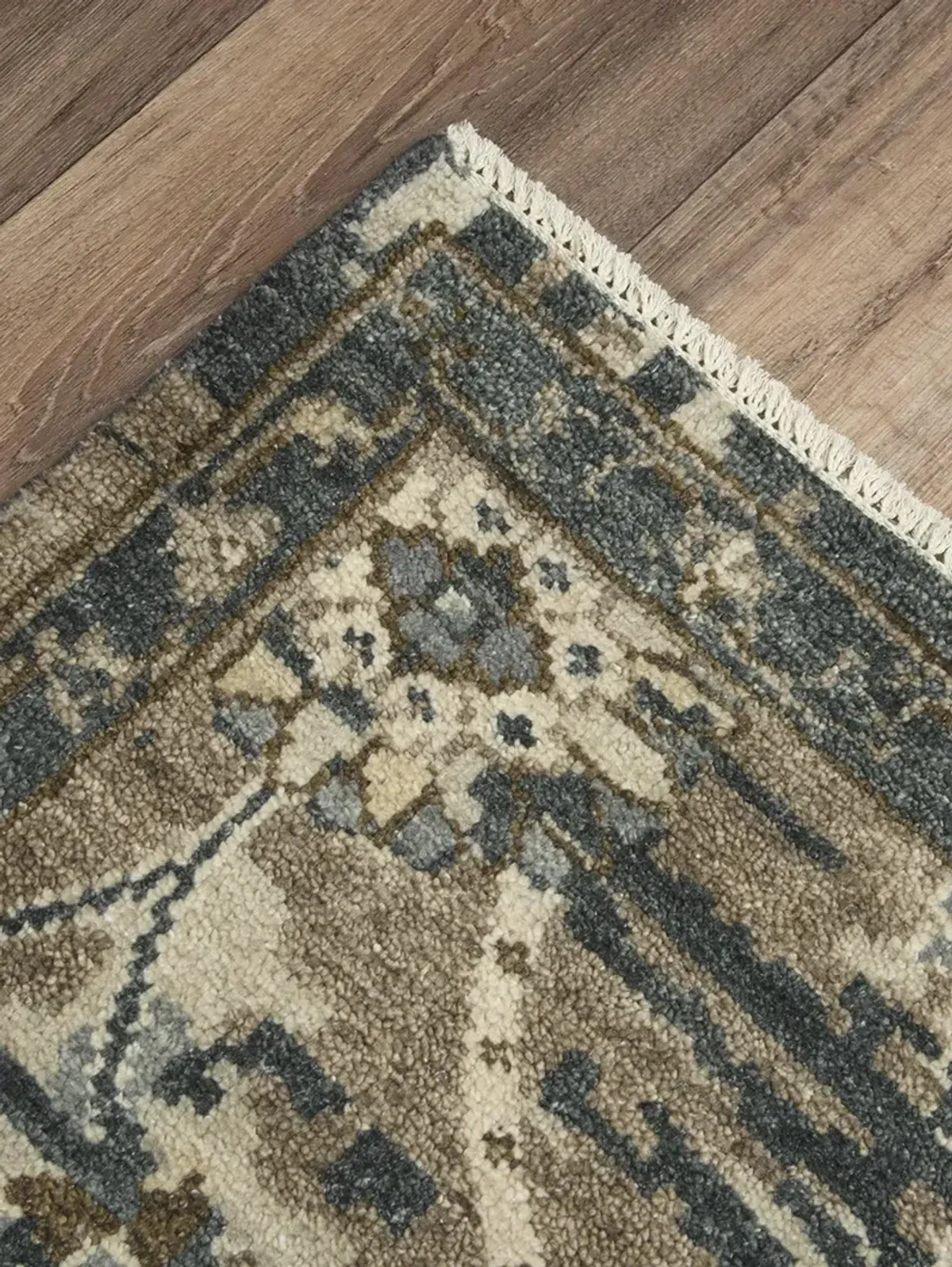 Ashton ATN917 2' x 3' Rug