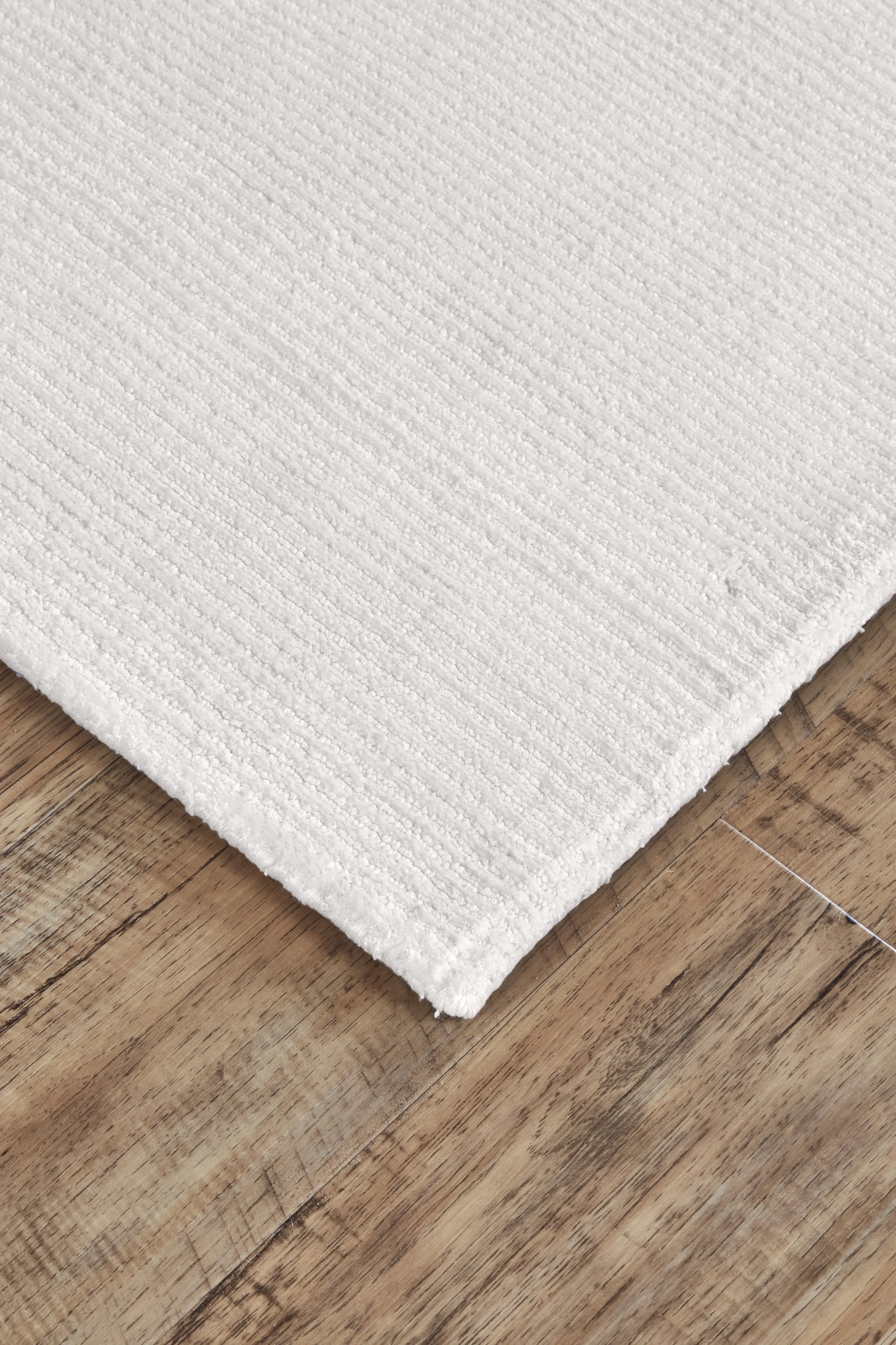 Batisse 8717F White 2' x 3' Rug