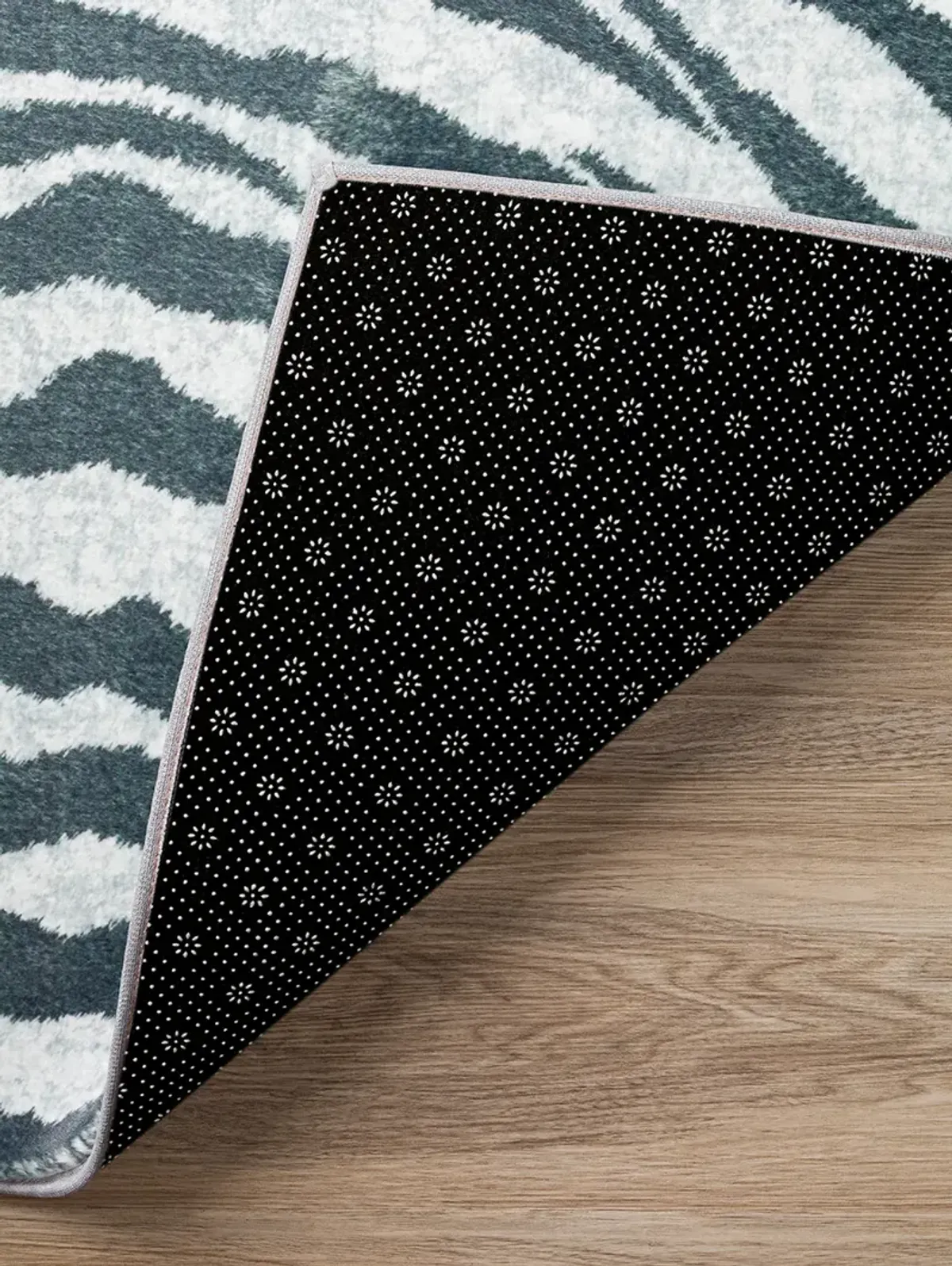 Akina AK1 Flannel 20" x 30" Rug