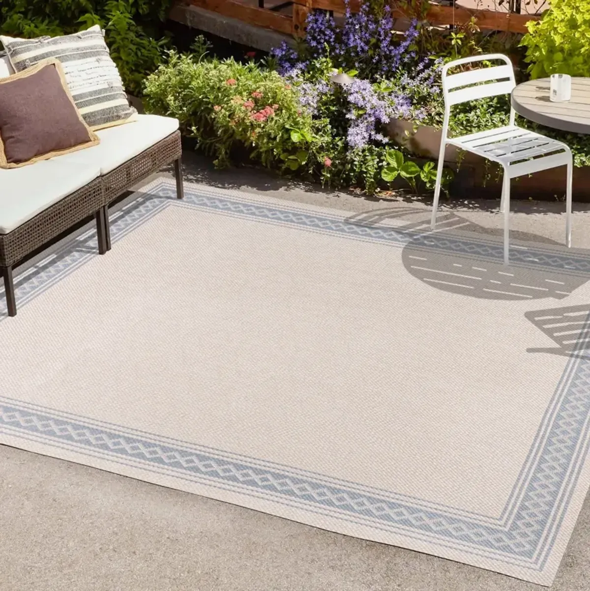 Lucia Classic Diamond Border Indoor/Outdoor Area Rug