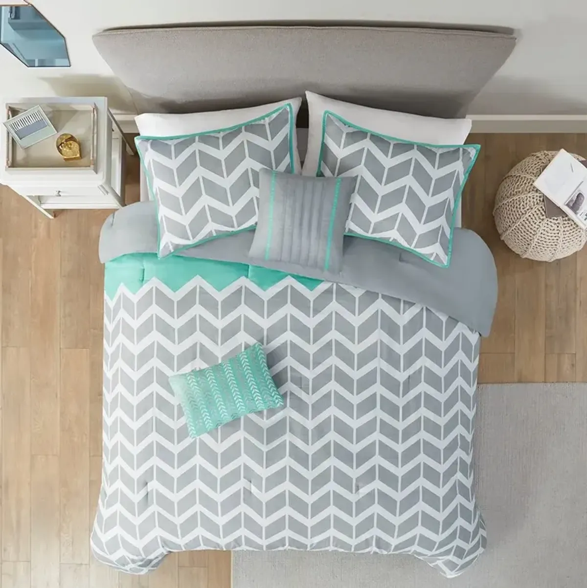 Hivvago Reversible Comforter Set in Grey White Aqua Teal Chevron Stripe