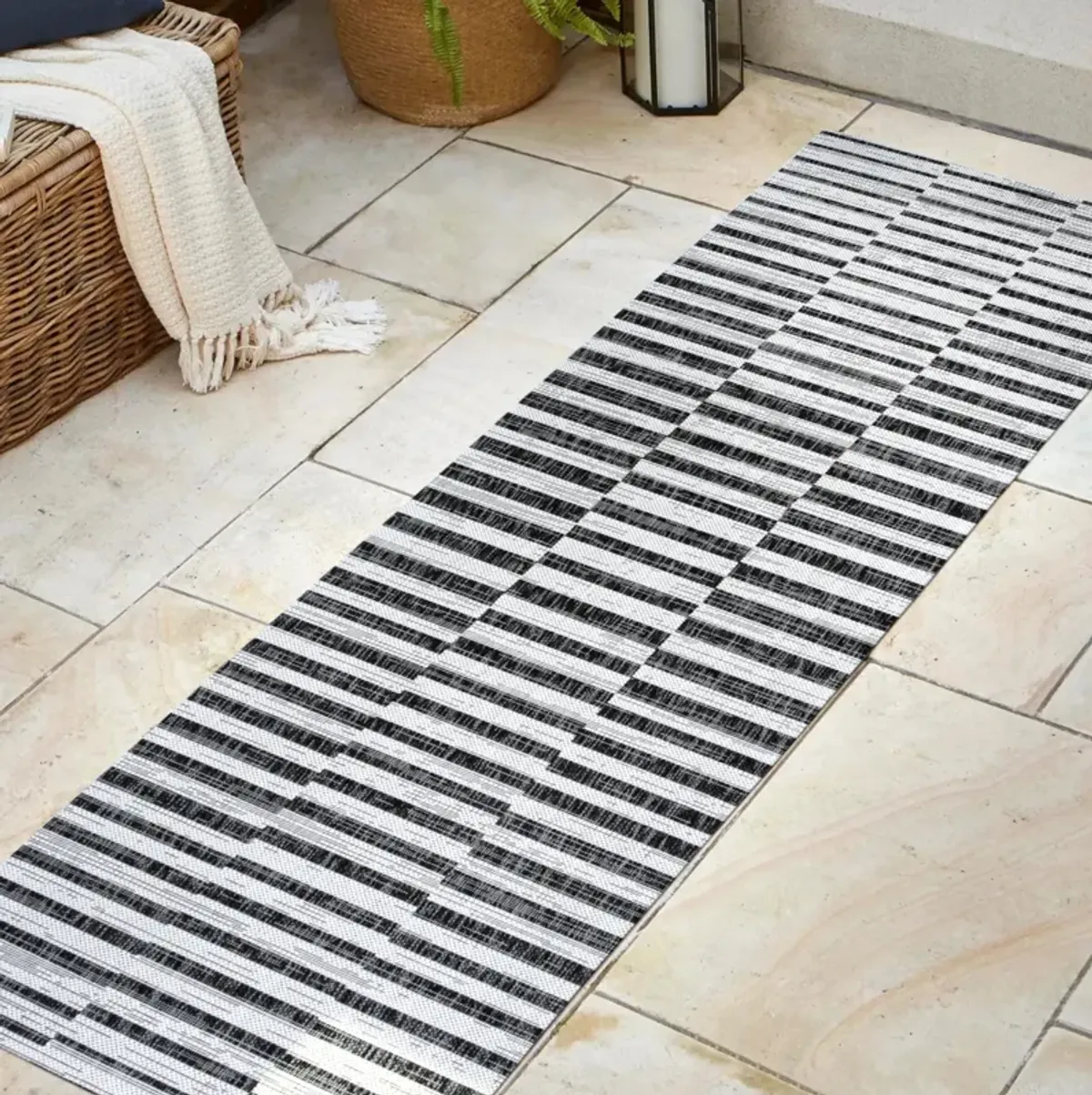 Sukie Modern Offset Stripe Indoor/Outdoor Area Rug