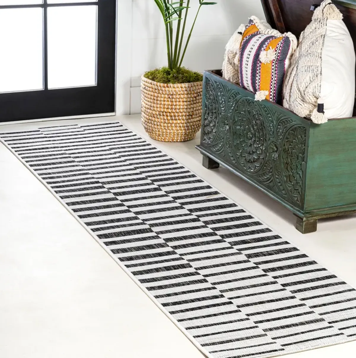 Sukie Modern Offset Stripe Indoor/Outdoor Area Rug