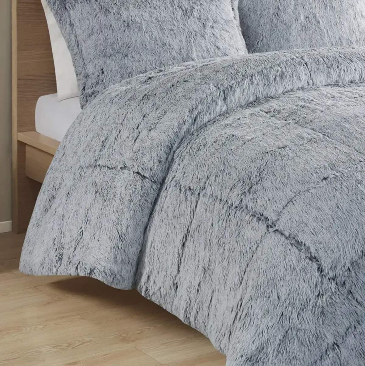 Gracie Mills Susie Contemporary Shaggy Long Fur Comforter Set