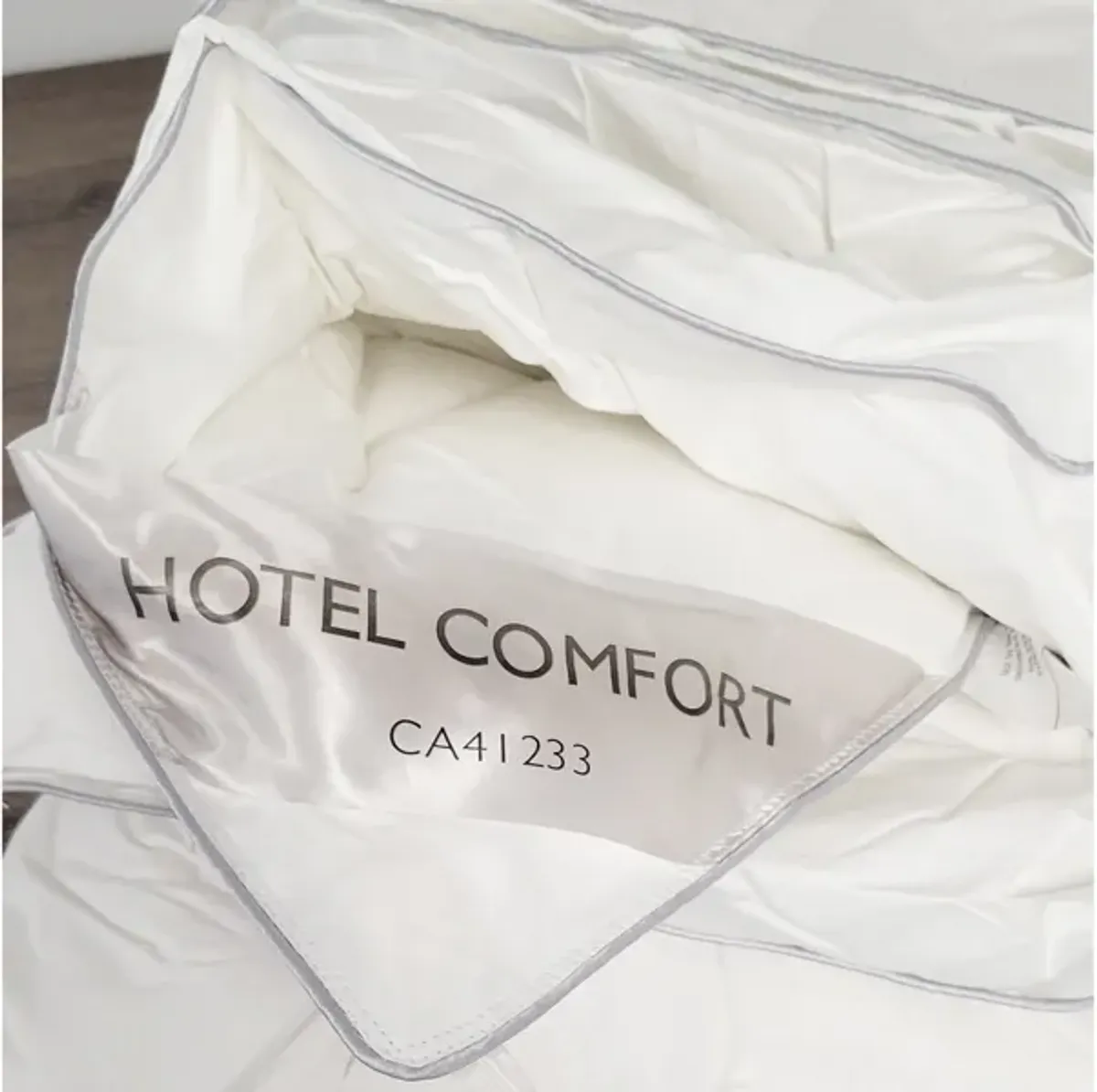 Cotton House - Hotel Comfort Synthetic Duvet, 100% Cotton, 100% MicroGel Fiber 3D Filling, White