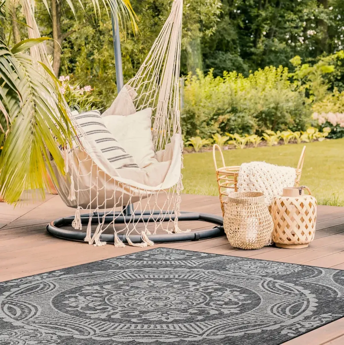 Waikiki Medallion Indoor/Outdoor Area Rug