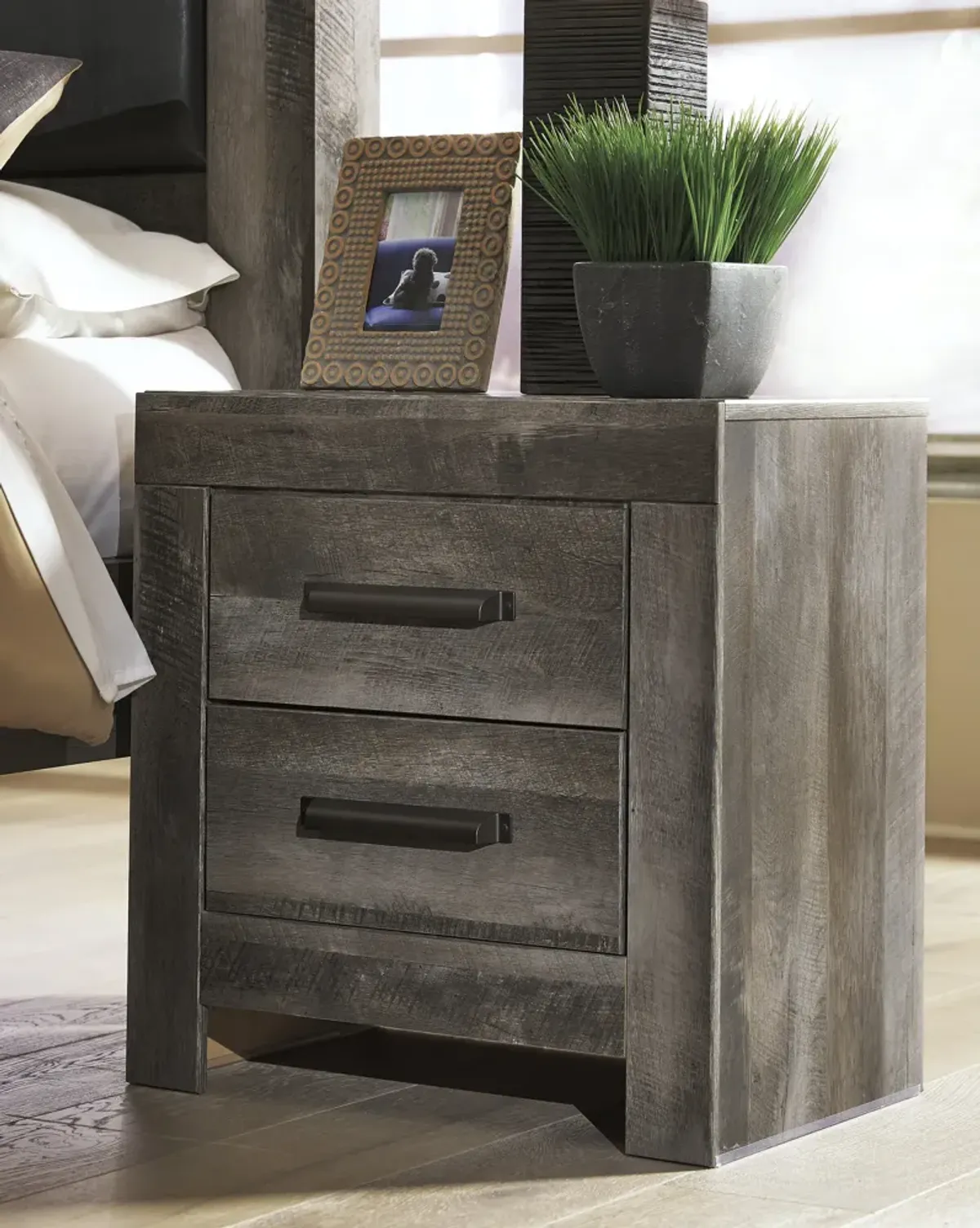 Wynnlow Nightstand