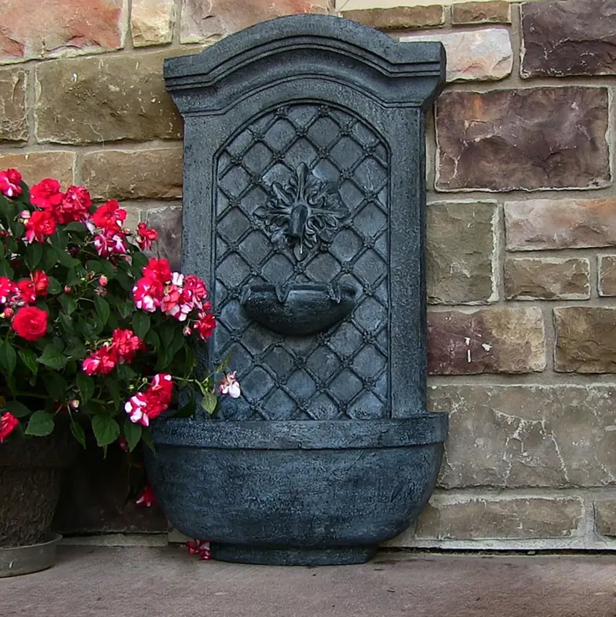 Sunnydaze Rosette Leaf Polystone Outdoor Solar Wall Fountain