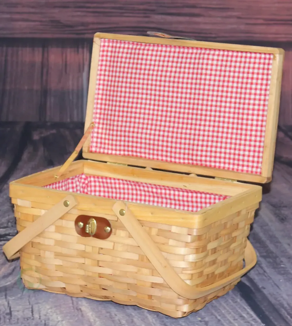 Picnic Basket with Red White Plaid Lining