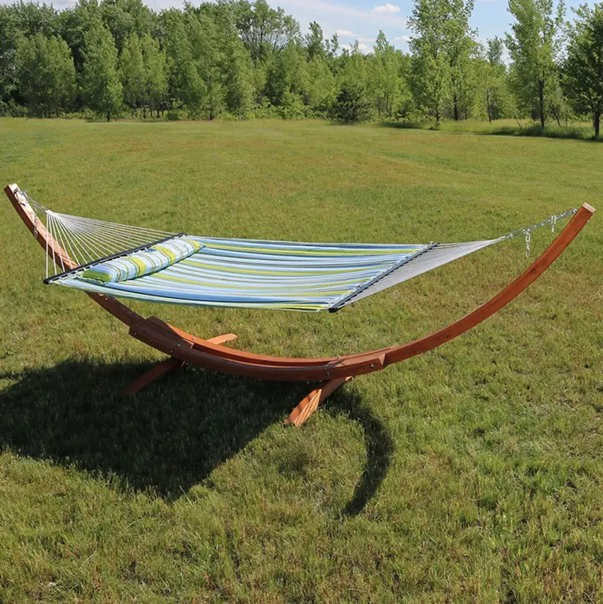 Sunnydaze Quilted Hammock with Curved Wooden Stand