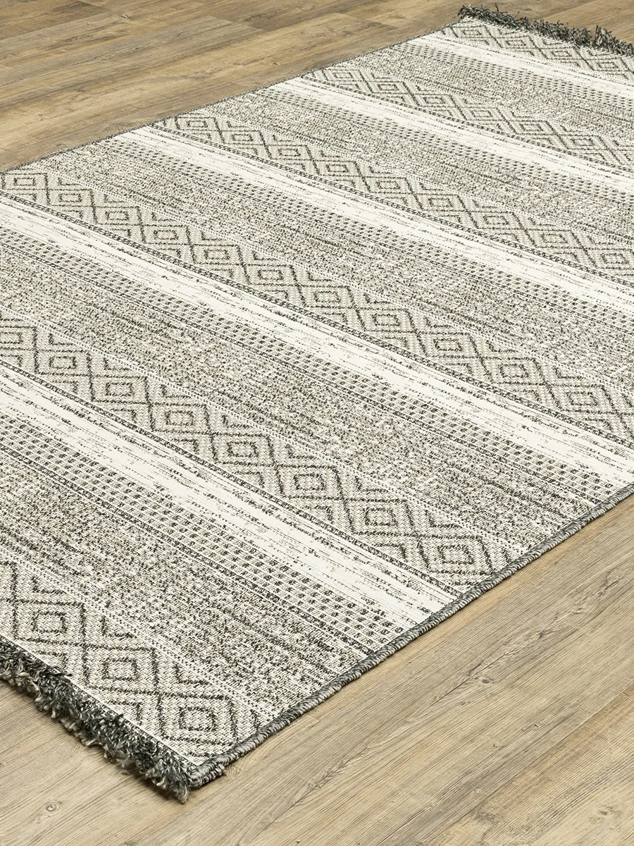 Gillian 1'10" x 7'6" Beige Rug