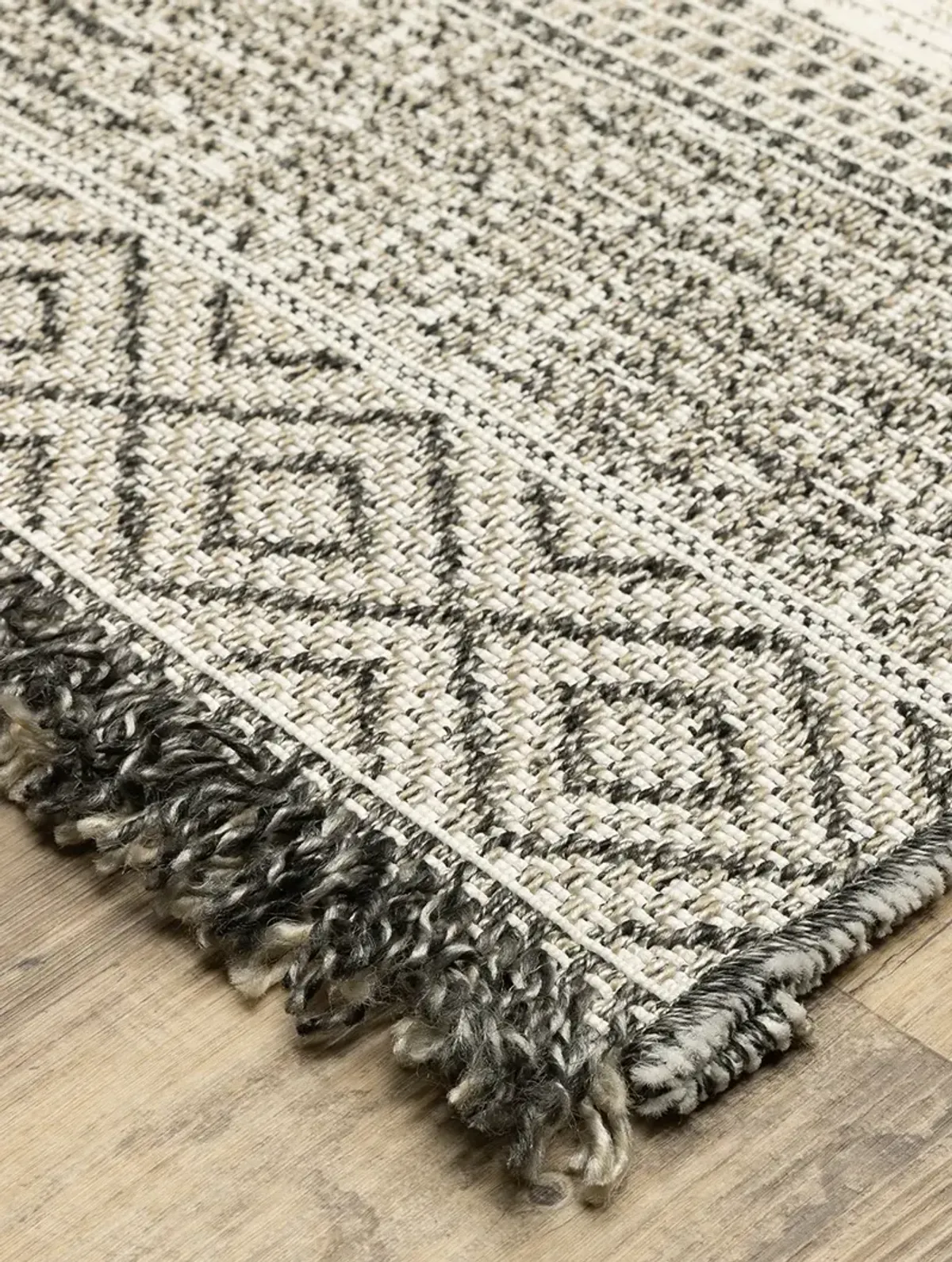 Gillian 1'10" x 7'6" Beige Rug