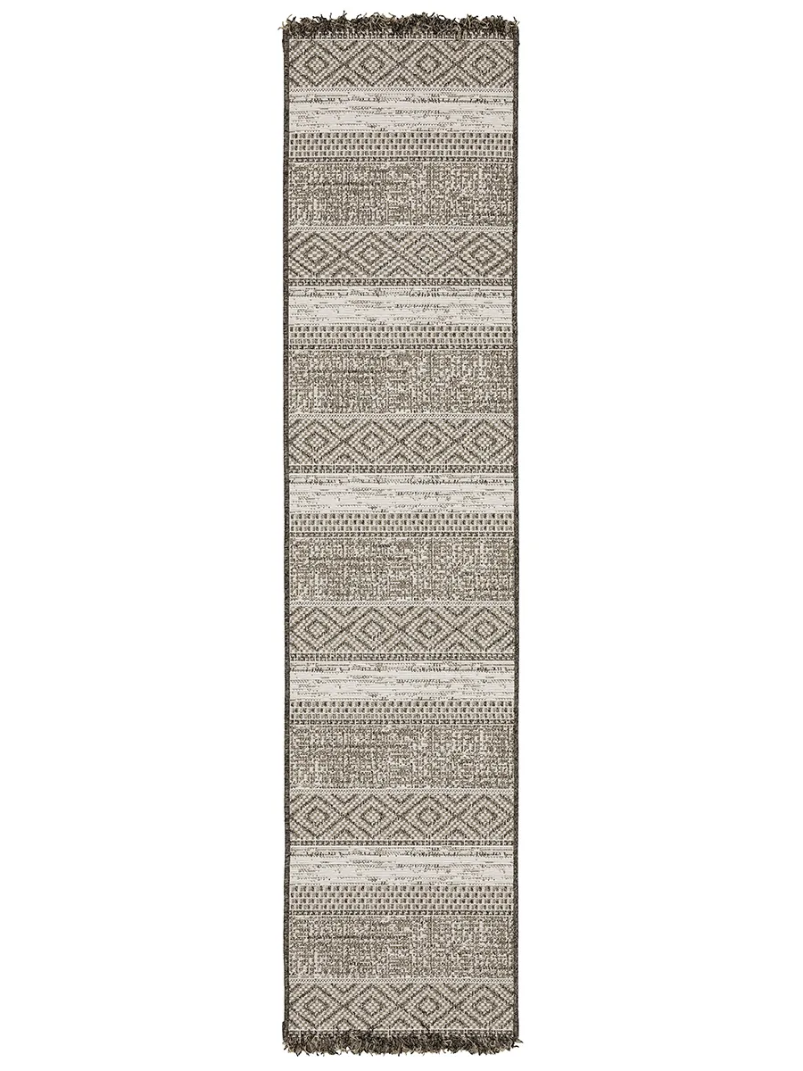 Gillian 1'10" x 7'6" Beige Rug