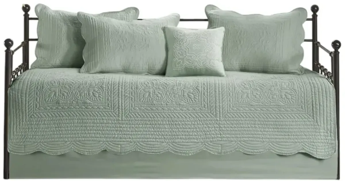 Scalloped Edge 6-Piece Farmhouse Daybed Cover Set – Quilted Seafoam Bedding