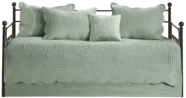 Scalloped Edge 6-Piece Farmhouse Daybed Cover Set – Quilted Seafoam Bedding