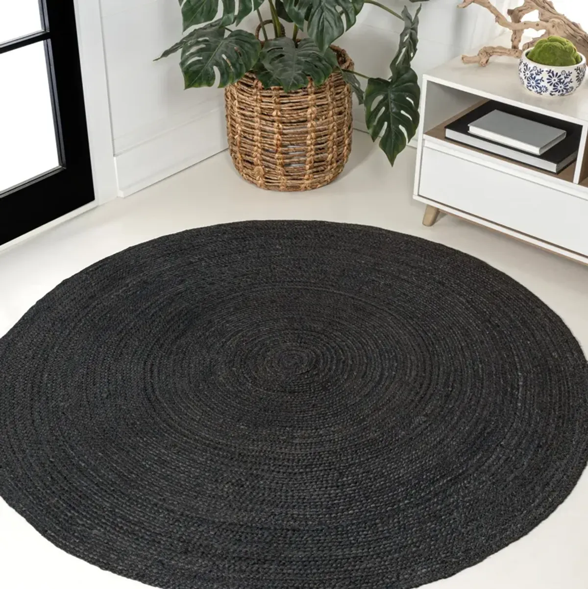 Zara Braided Coastal Cottage Round Jute. Round Area Rug