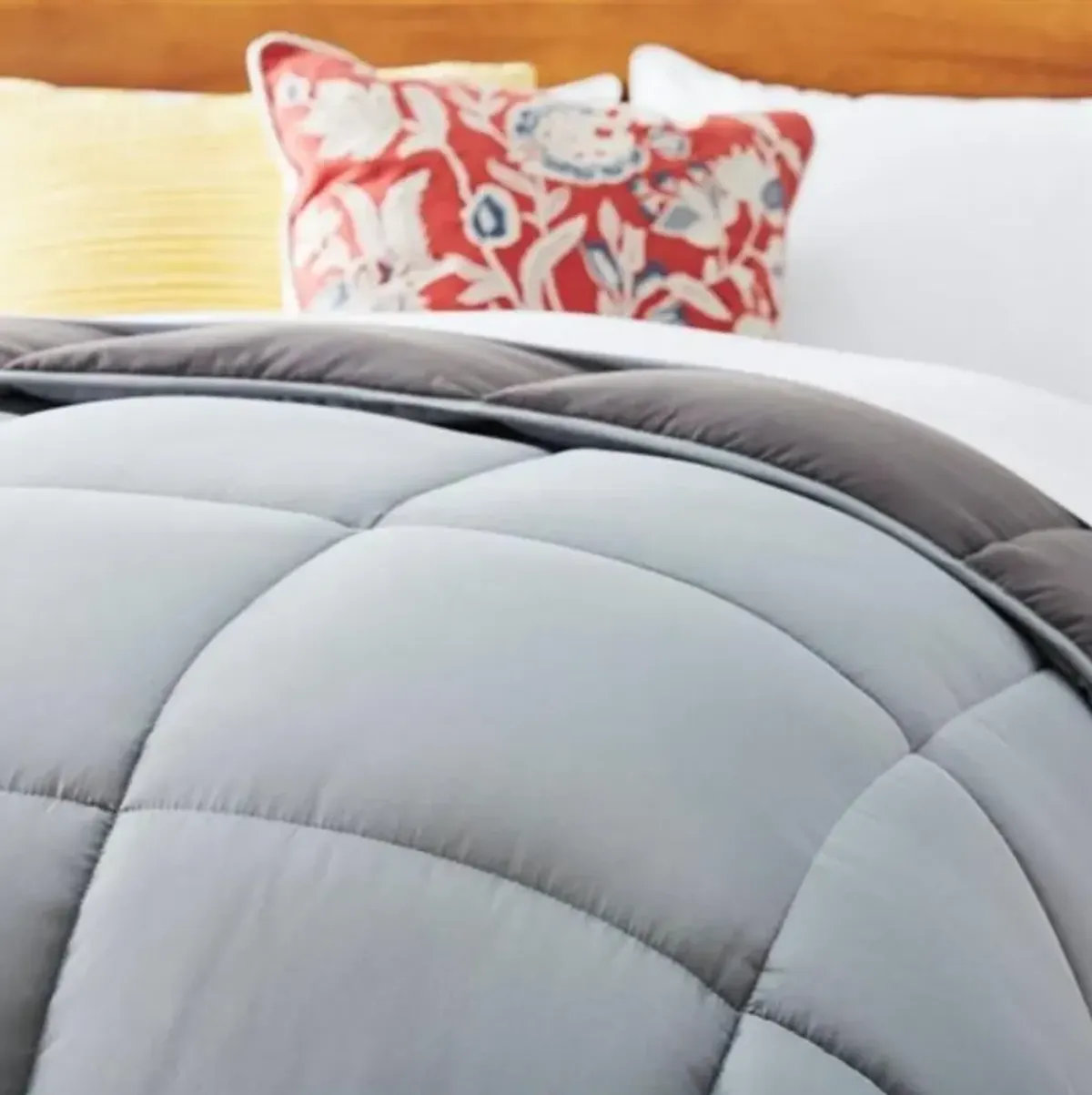 Hivvago Twin Size All Seasons Plush Light/Dark Grey Reversible Polyester Down Alternative Comforter