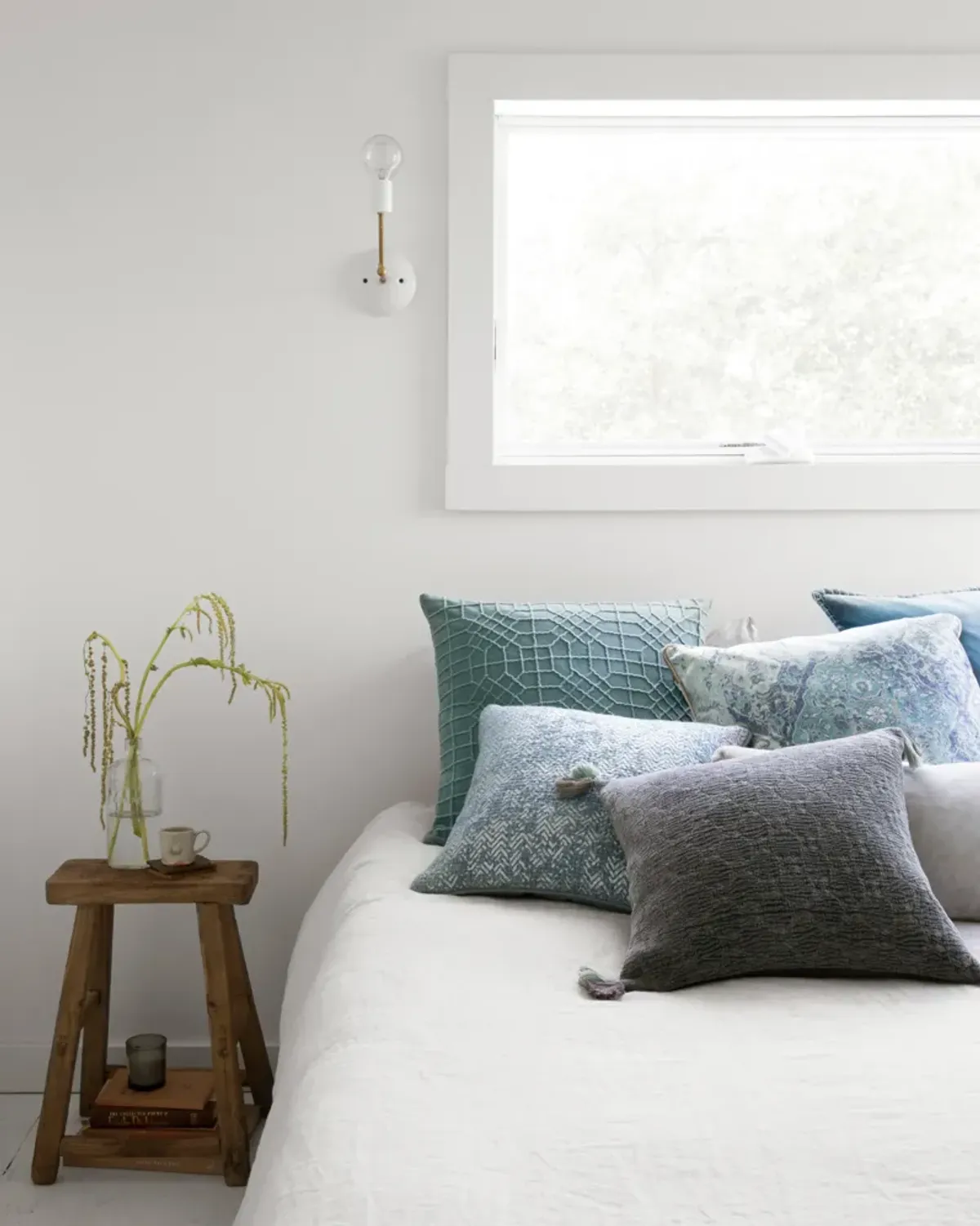 P0567 Grey 18"x18" Down Pillow