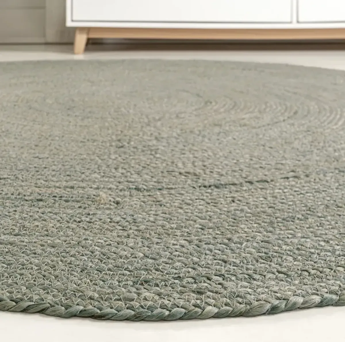 Zara Braided Coastal Cottage Round Jute. Round Area Rug