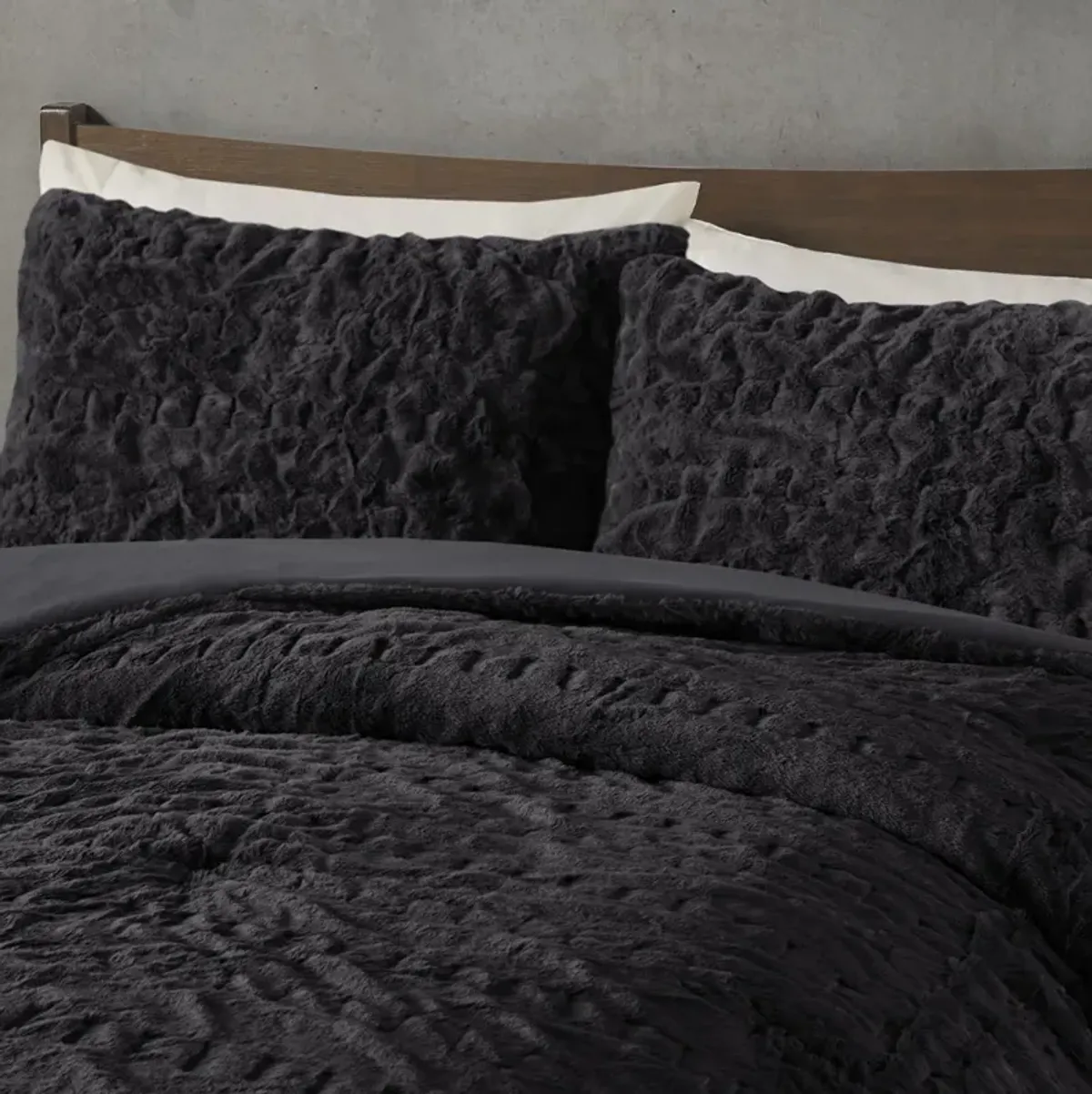 Gracie Mills Hanna Faux Fur Down Alternative Comforter Set