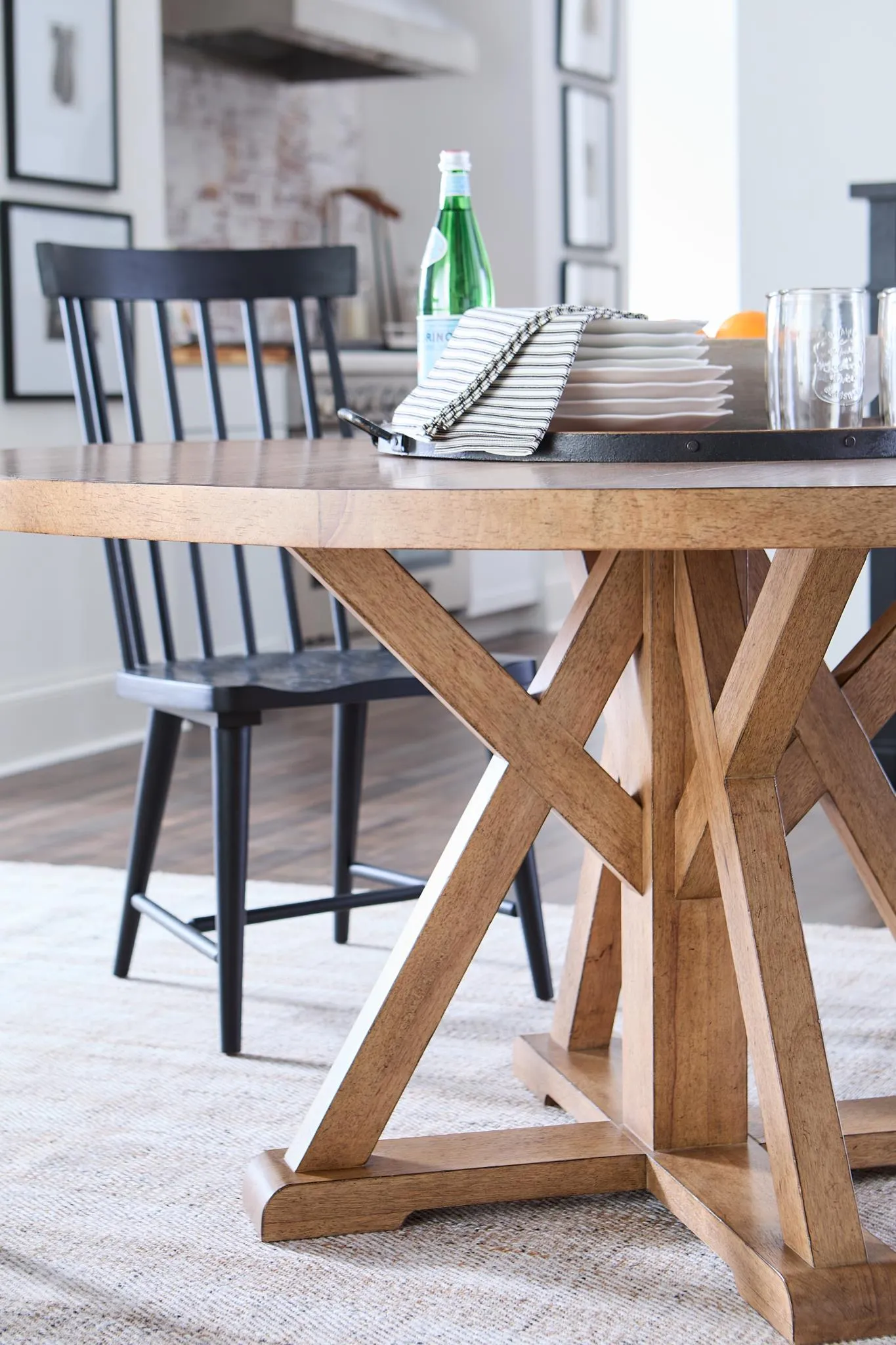 Today's Traditions Round Pedestal Table