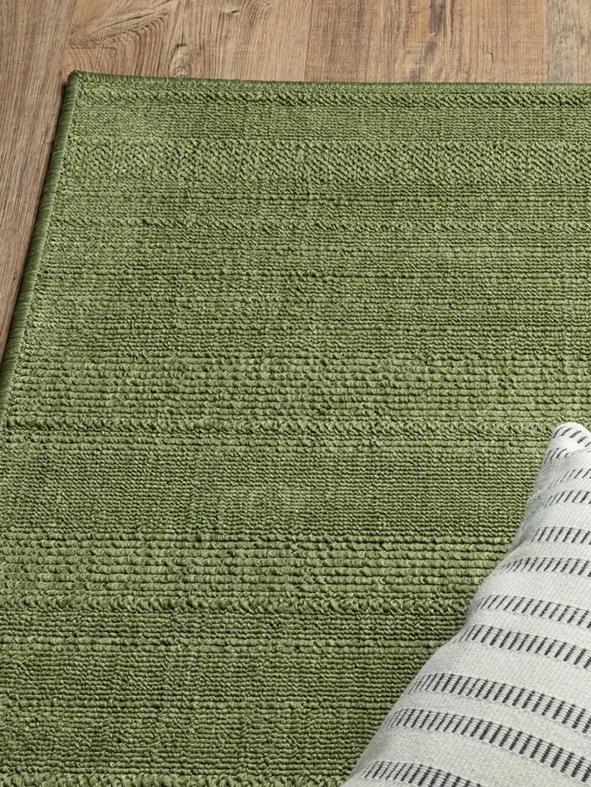 Lanai 7'10" Green Rug