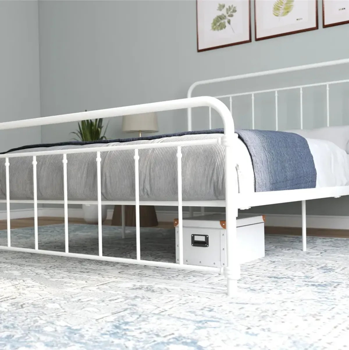 Wyn Metal Black Bed