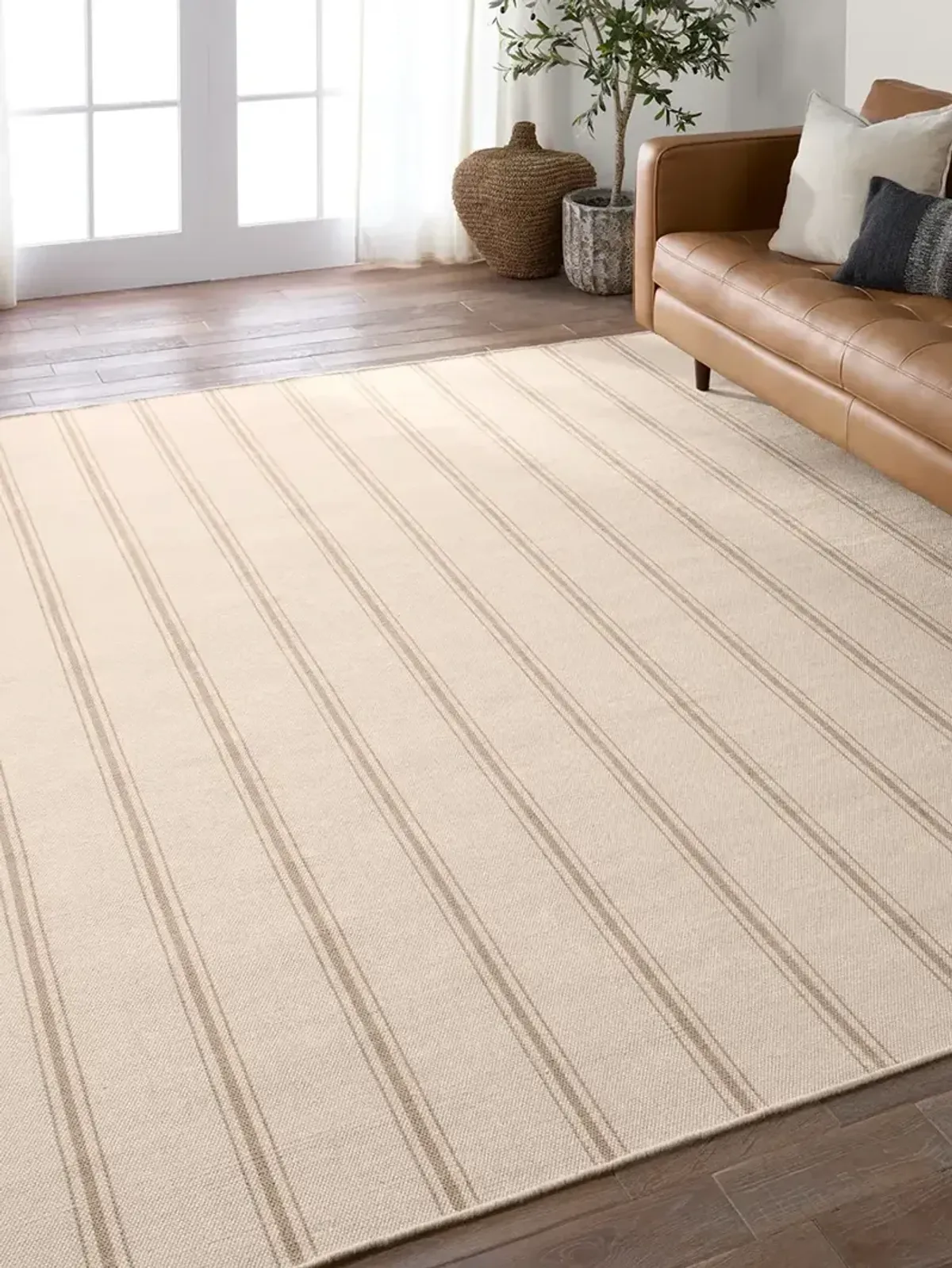 Laguna By Barclay B Memento White 2' x 3' Rug