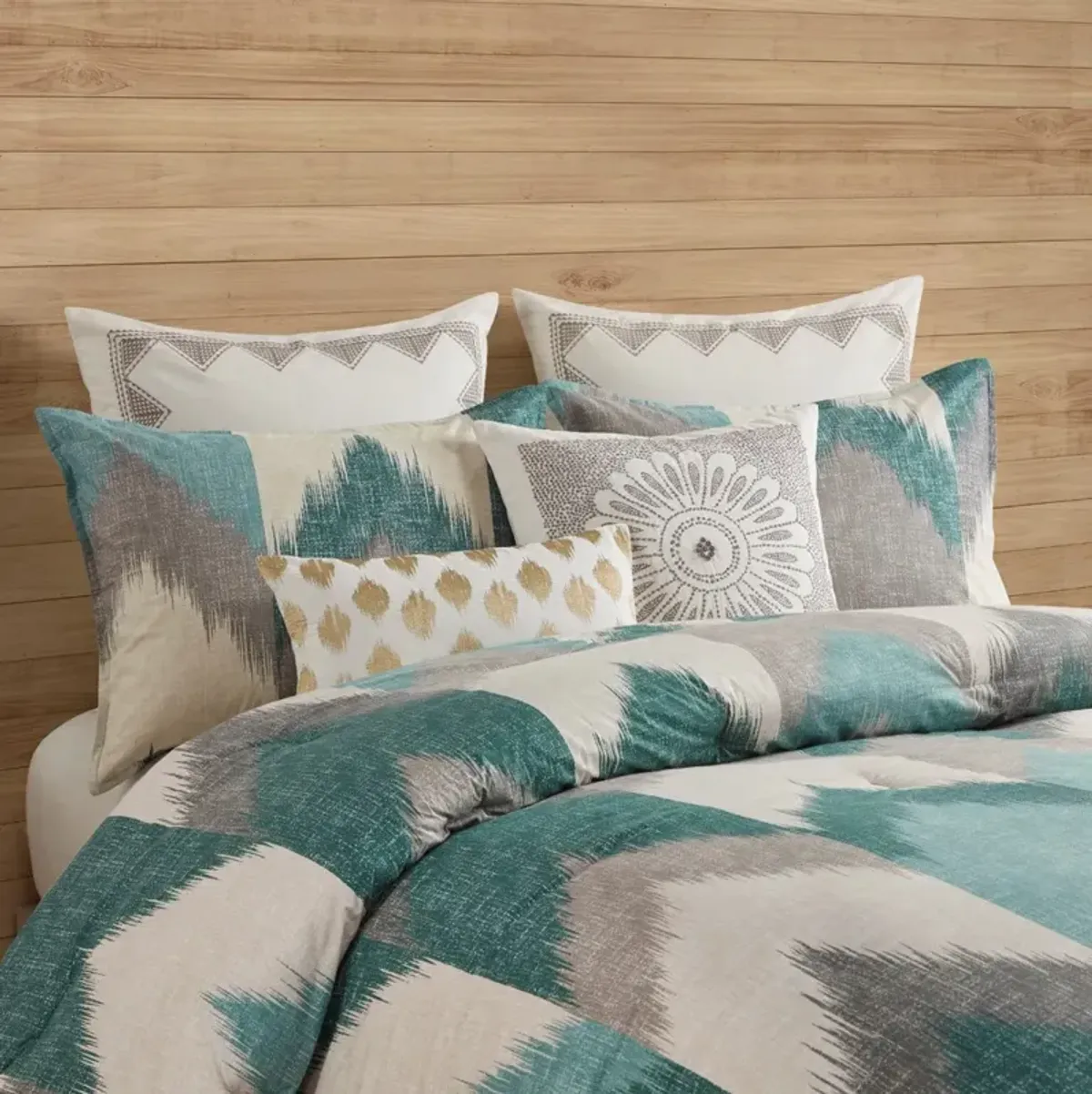 Gracie Mills Heise Ikat Chevron Comforter Set