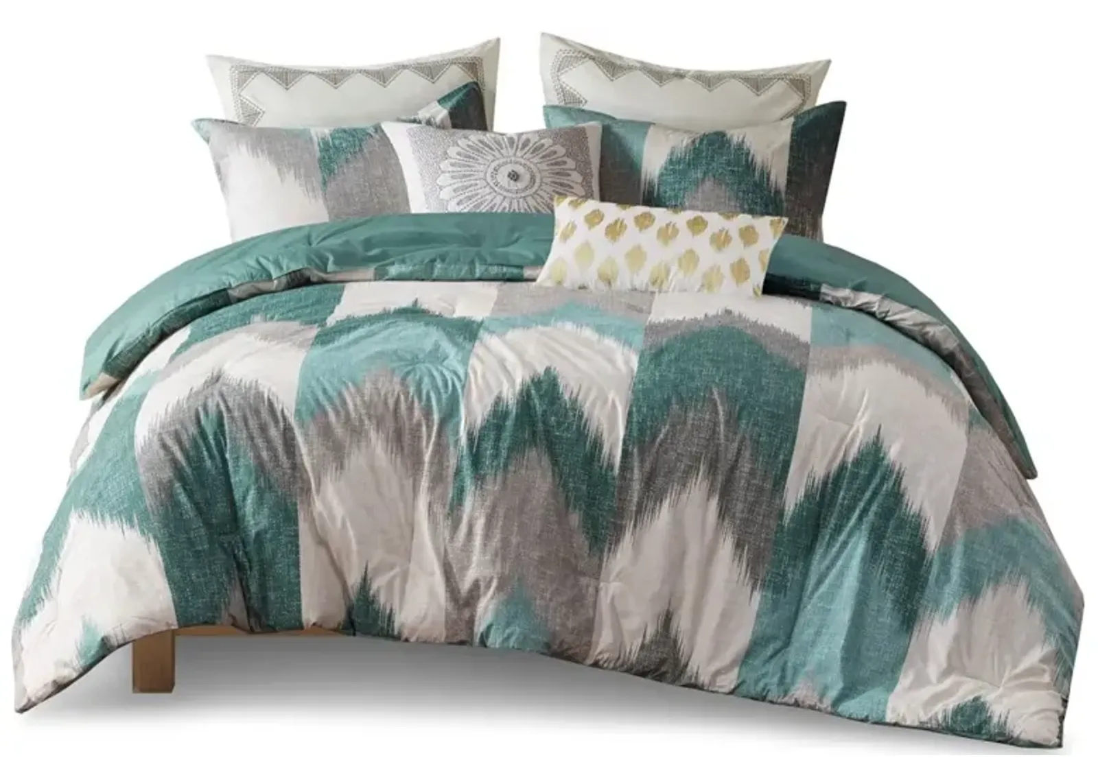 Gracie Mills Heise Ikat Chevron Comforter Set