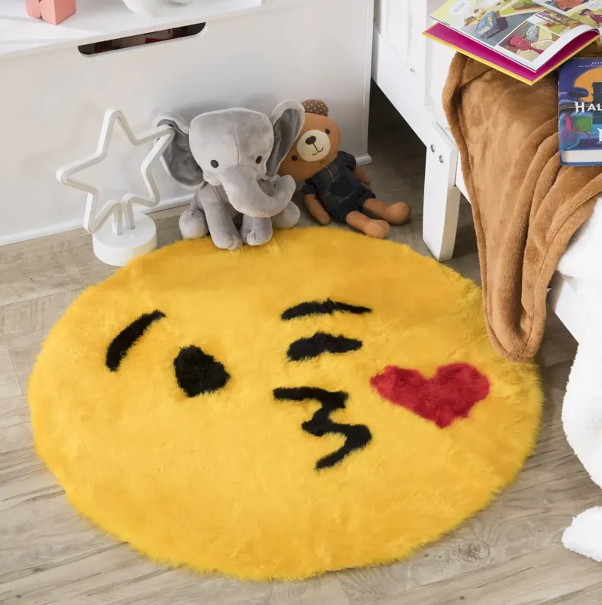 Walk on Me Emoji Faux Fur Soft and Cute 26 in. Kiss Area Rug Made in France