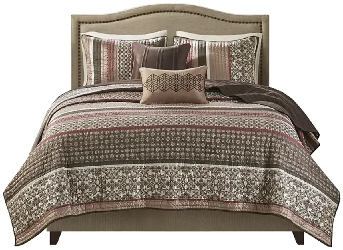 Gracie Mills Irmgard 5-Piece Reversible Jacquard Quilt Set with Throw Pillows