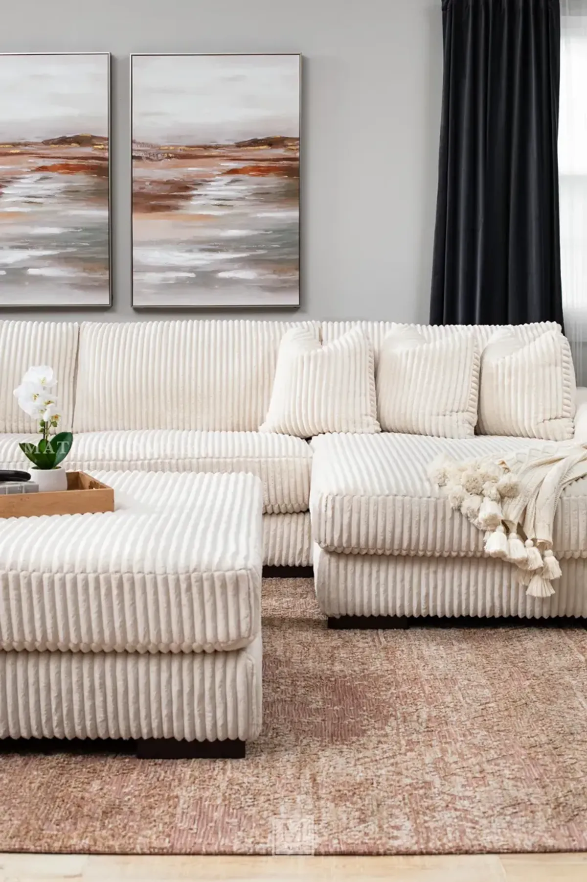 Lindyn Living Room Set in Ivory