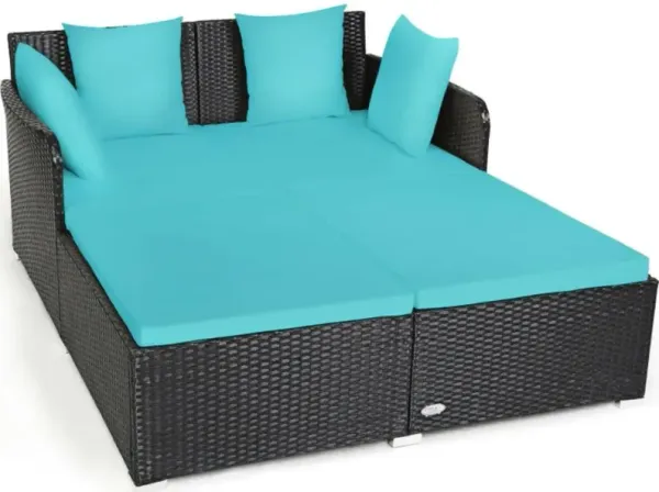 Hivvago Spacious Outdoor Rattan Daybed with Upholstered Cushions and Pillows