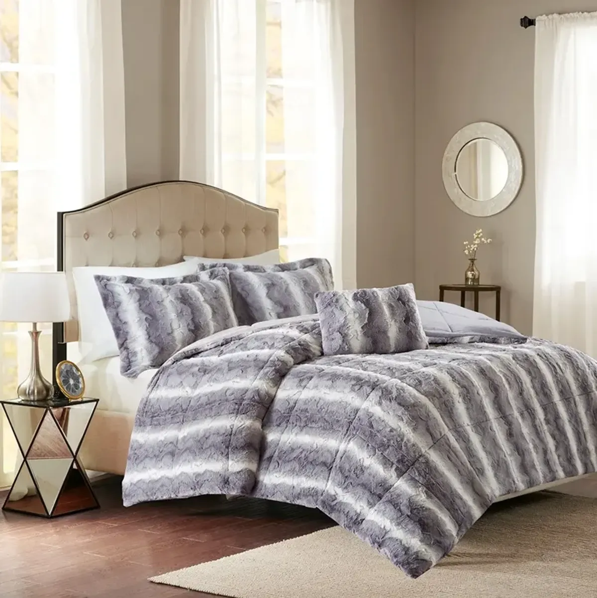 Gracie Mills Shawn 4-Peice Soft Faux Fur to Mink Comforter Set