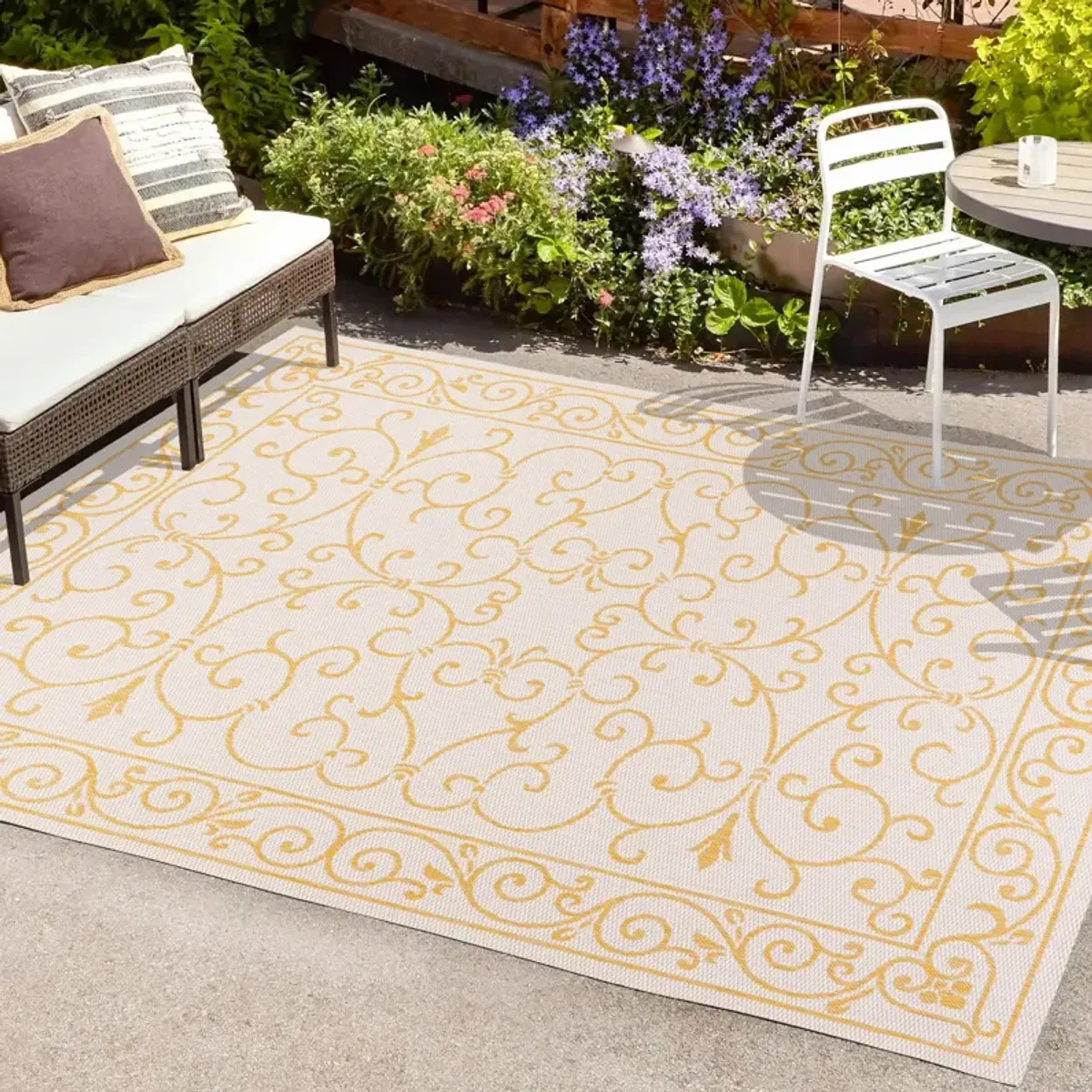 Charleston Vintage Filigree Textured Weave Indoor/Outdoor Area Rug