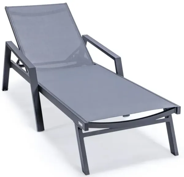 LeisureMod Lounge Chair With Armrests in Black Aluminum Frame, Set of 2