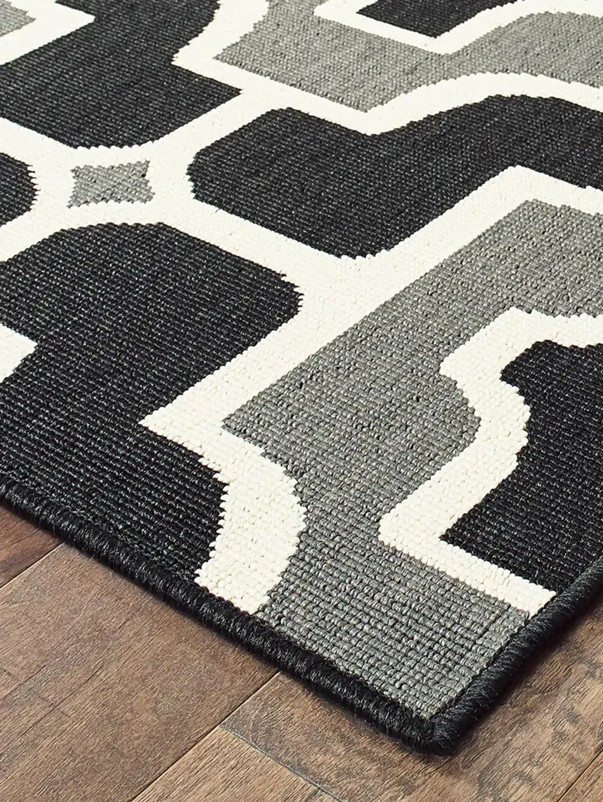 Marina 7'10" Black Rug