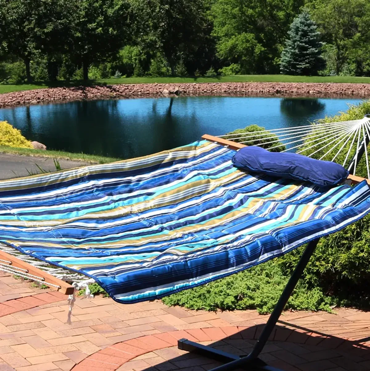 Sunnydaze 2-Person Rope Hammock with Steel Stand and Pad/Pillow