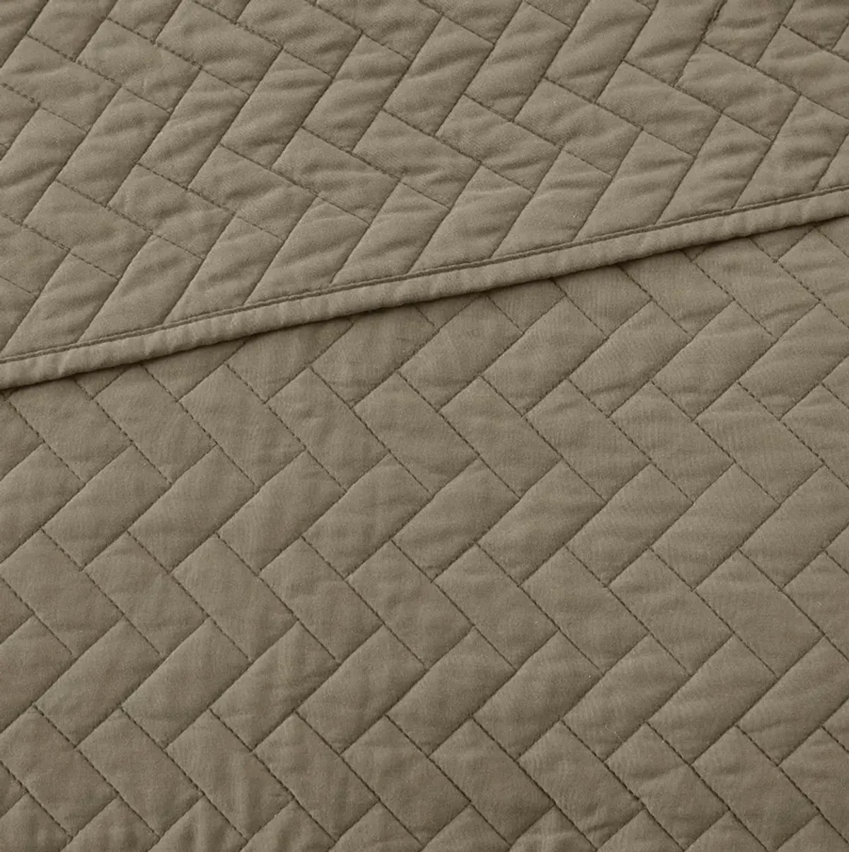 Gracie Mills Ria Solid Oversized Herringbone Quilt Set