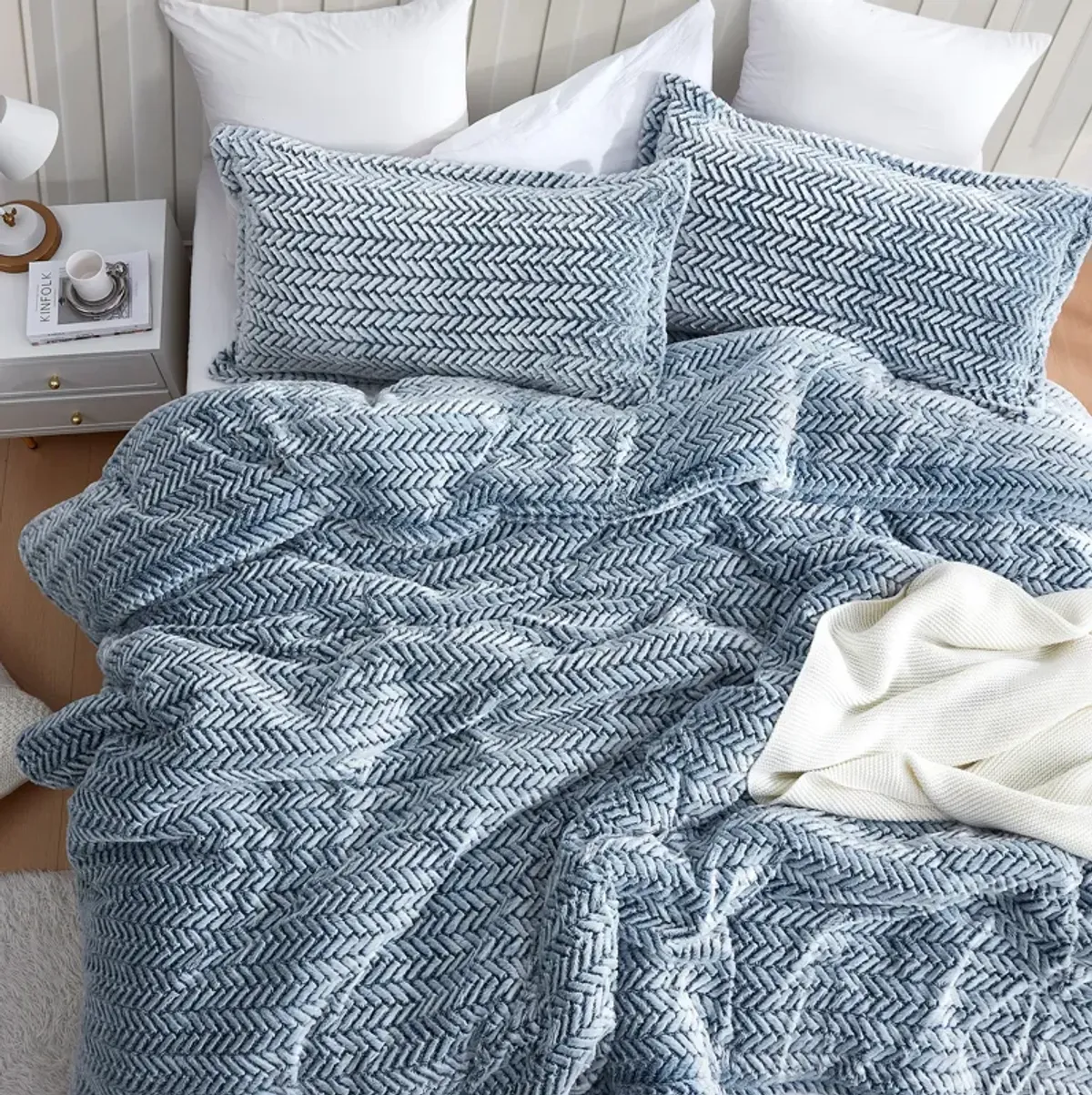 Cozy Peaks - Coma Inducer® Oversized Comforter - Chevron Frosted Navy