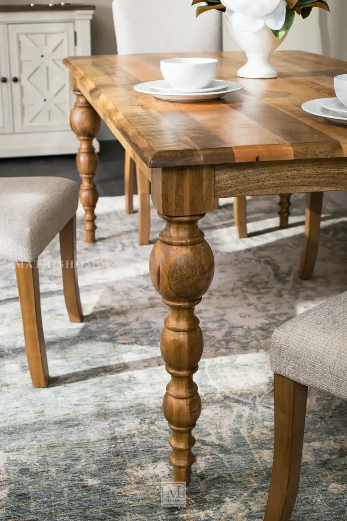 Rybergston Dining Table