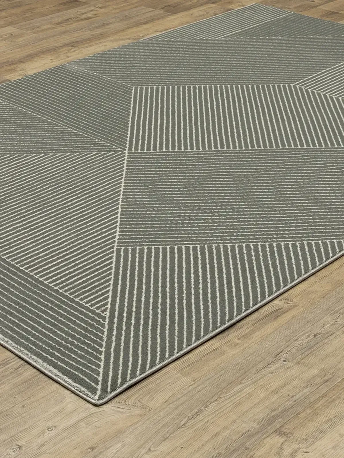 Raylan 6'7" x 9'6" Grey Rug