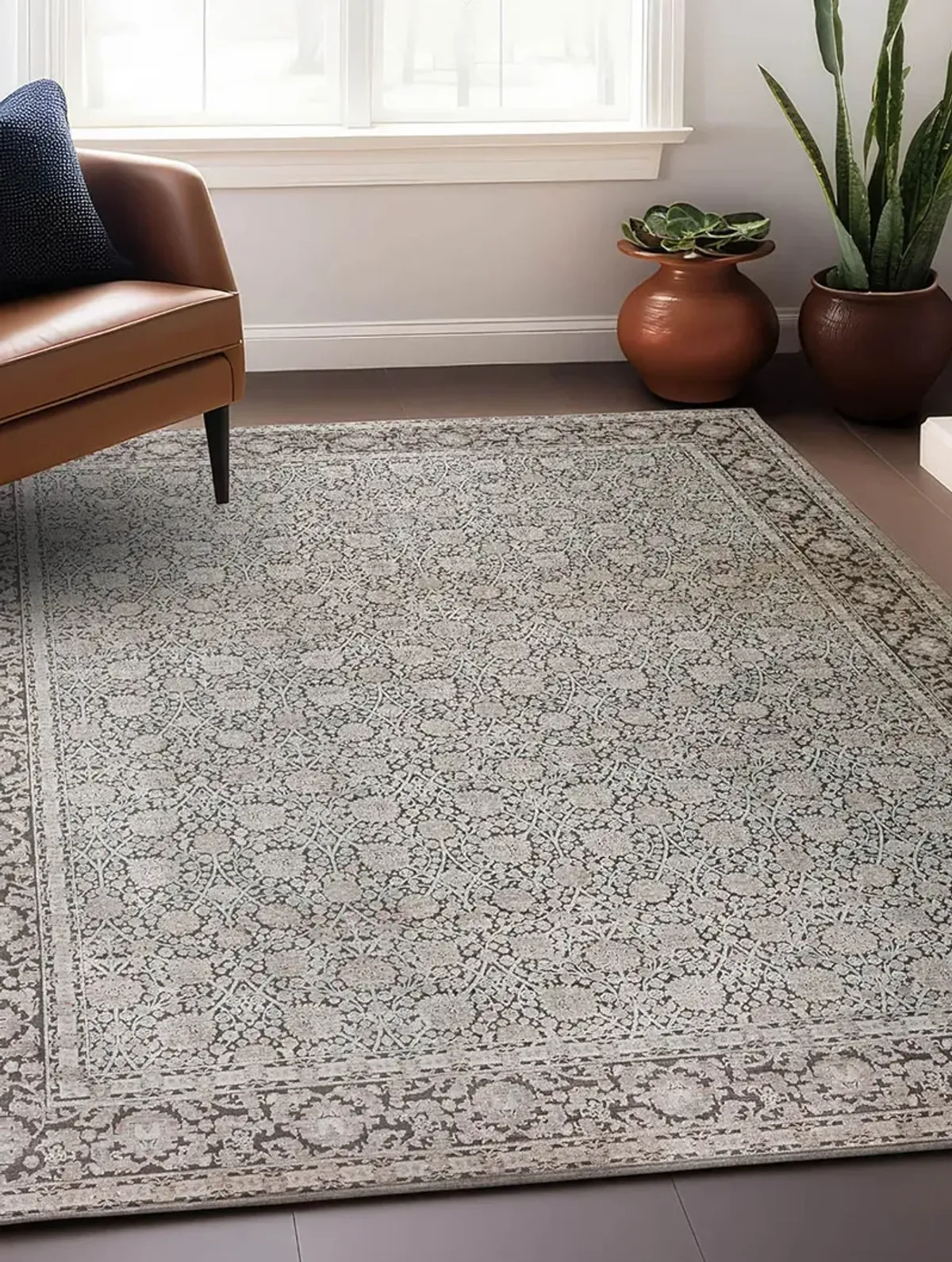 Vizcia VZ1 Gray 2'6" x 7'8" Rug