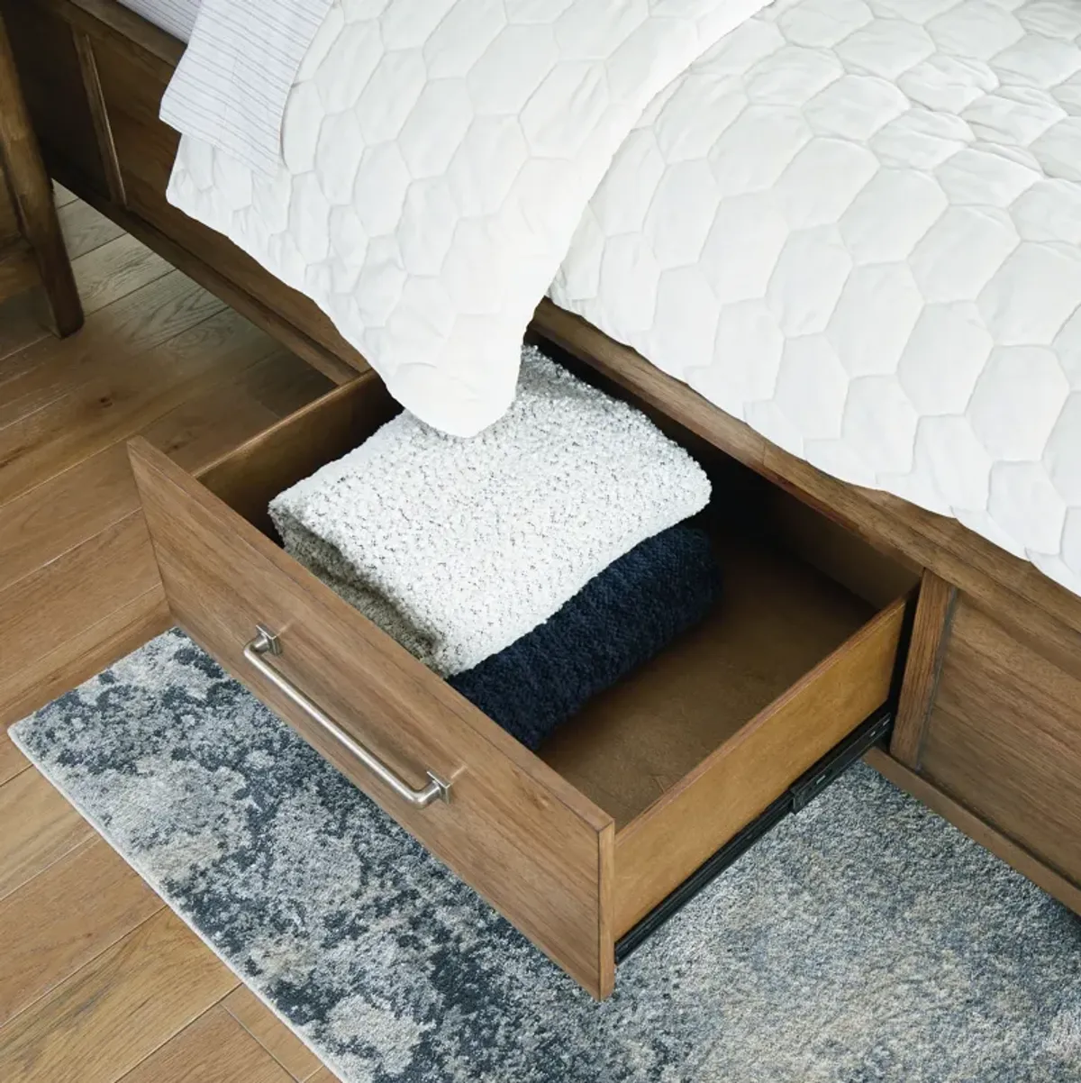 Cabalynn Queen Panel Bed with Storage