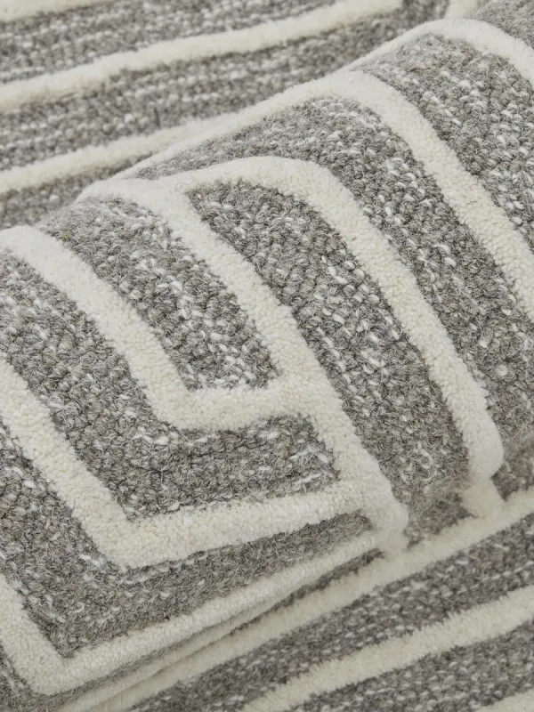 Lytton T8010 Gray/Cream 5' x 8' Rug By Thom Filcia